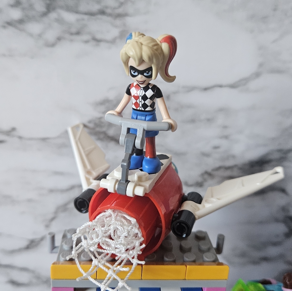 Lego DC Super Hero Girls Harley Quinn To The Rescue #41231 - Picture 3 of 16